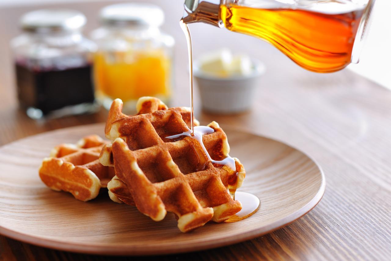 Omo7 Asahikawa By Hoshino Resorts Extérieur photo Maple syrup being poured on a stack of waffles