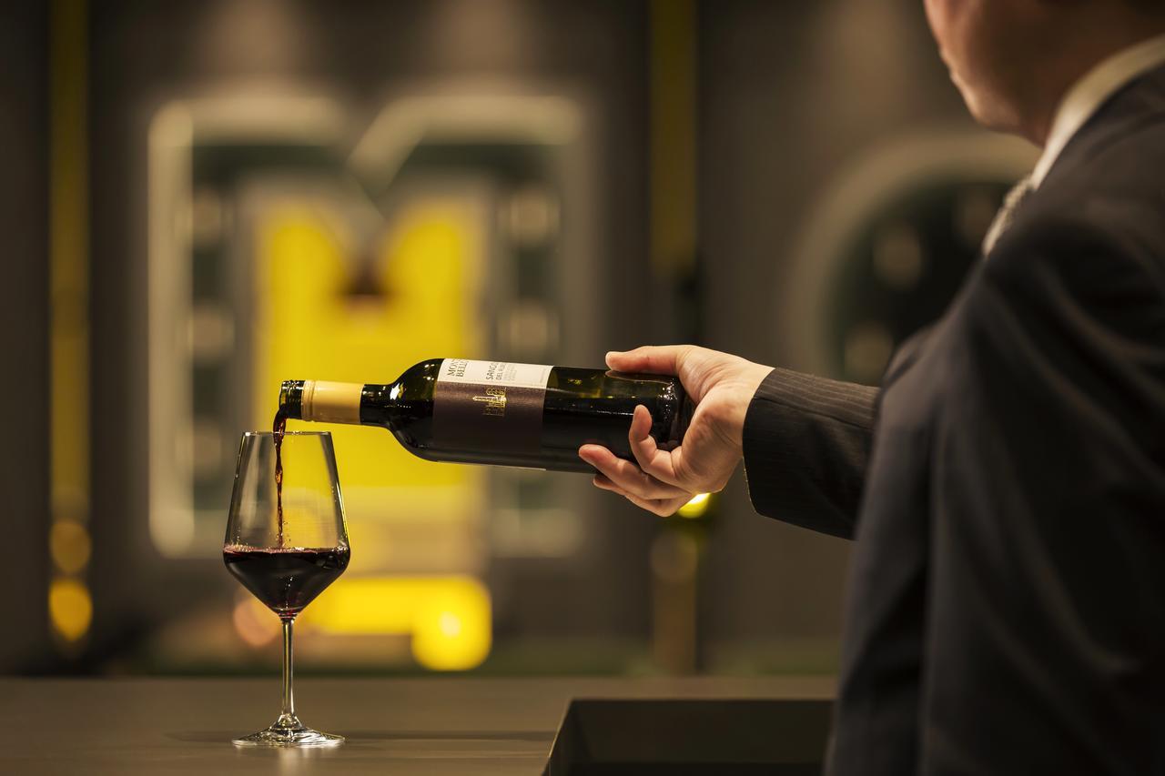 Omo7 Asahikawa By Hoshino Resorts Extérieur photo Wine being poured